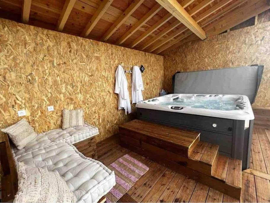 Gite A La Ferme Avec Jacuzzi Et Piscine Chauffee Saint-Felix-de-Tournegat 外观 照片